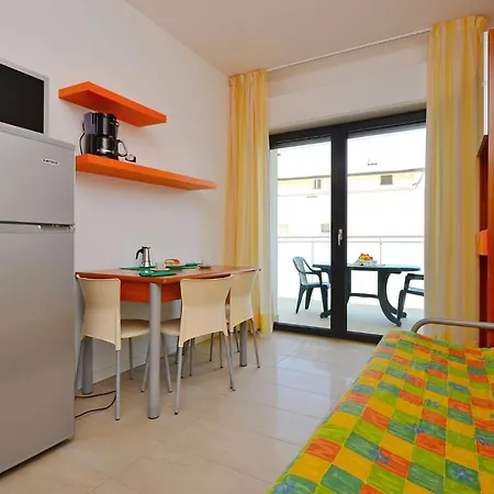 Comfortable Vacation Retreat Near The Lejlighed Lignano Sabbiadoro