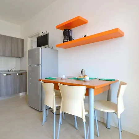Comfortable Vacation Retreat Near The Lejlighed