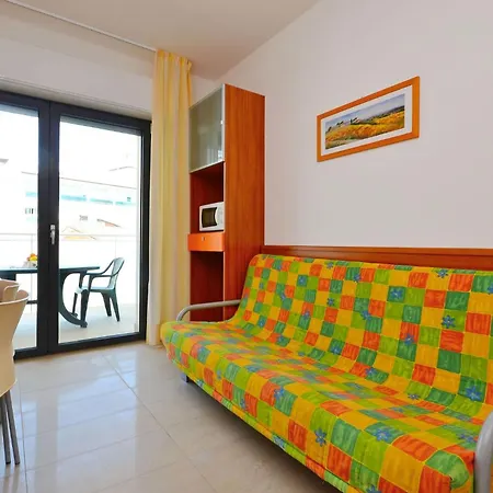 Comfortable Vacation Retreat Near The Lejlighed *