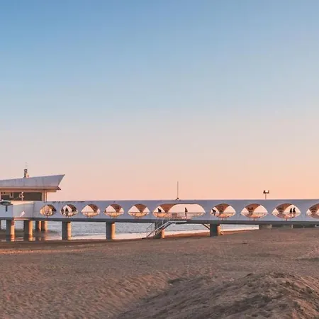 Comfortable Vacation Retreat Near The Lejlighed