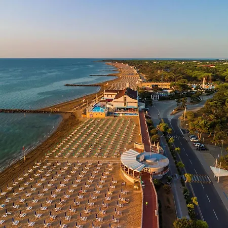 Comfortable Vacation Retreat Near The Lejlighed Lignano Sabbiadoro